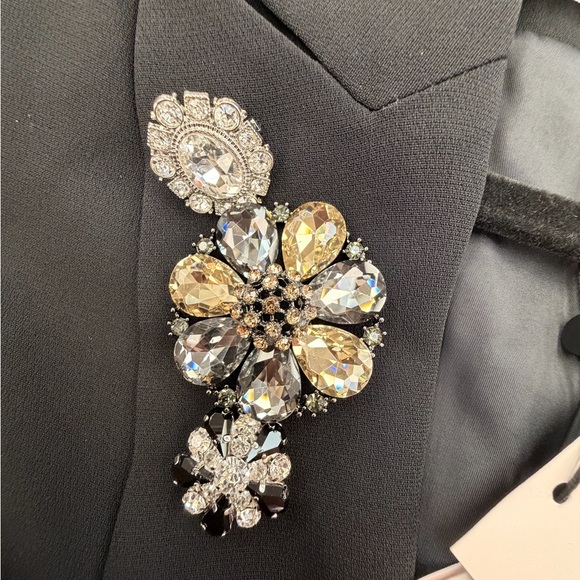 Cinq à Sept Black Blazer with White Lace Trim - Picture 5 of 9